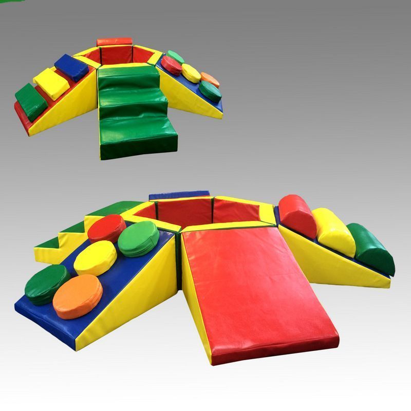 Сухой бассейн шестиугольный с шестью горками, рассчитан на 500 шаров  Pioner A11098