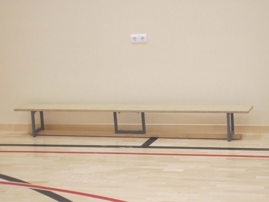 Скамейка гимнастическая (фанера) на металл. ножках 3,0 м  Pioner A12473