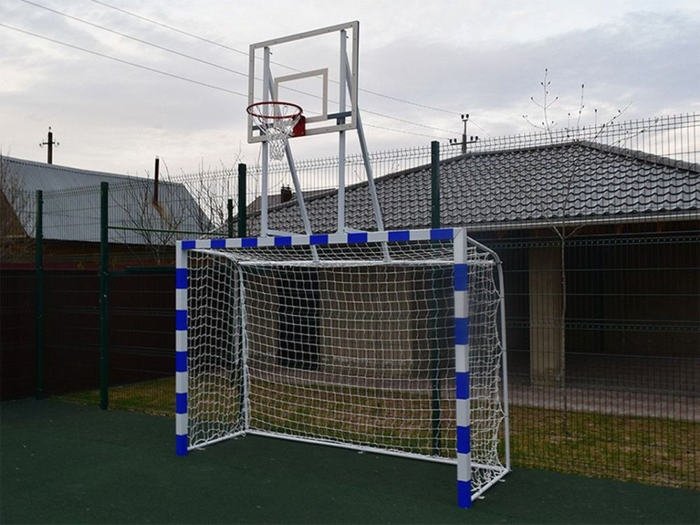 Ворота с баскетбольным щитом из оргстекла с удлиненными штангами и стаканами  Pioner A13845
