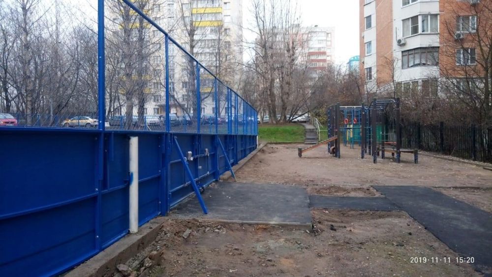 Хоккейная площадка 30х15 м стеклопластик 5 мм с ограждением по периметру Пионер А2509719