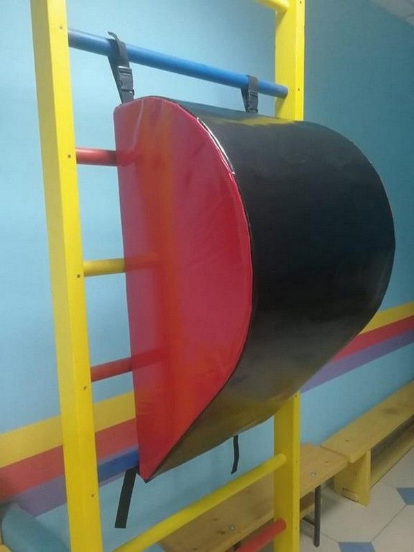 Мат под спину на шведскую стенку Капля 90х50х42см (упор на стенку)  Pioner A12295