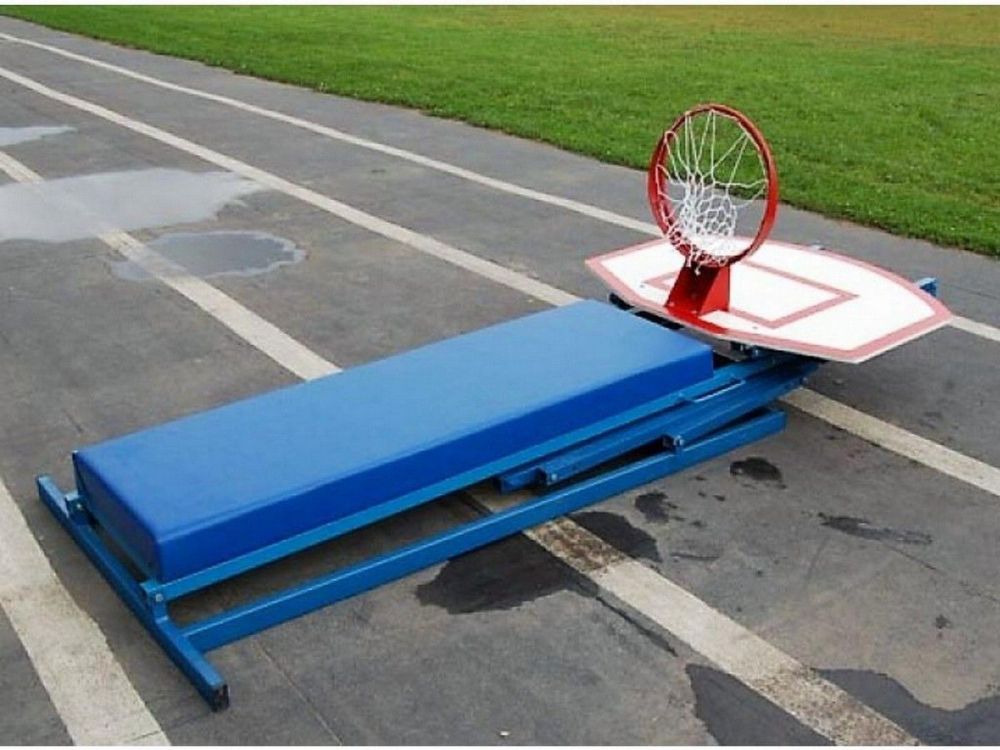 Стойка стритбольная складная с фанерным щитом, кольцом, сеткой и защитой Street  Pioner A13905