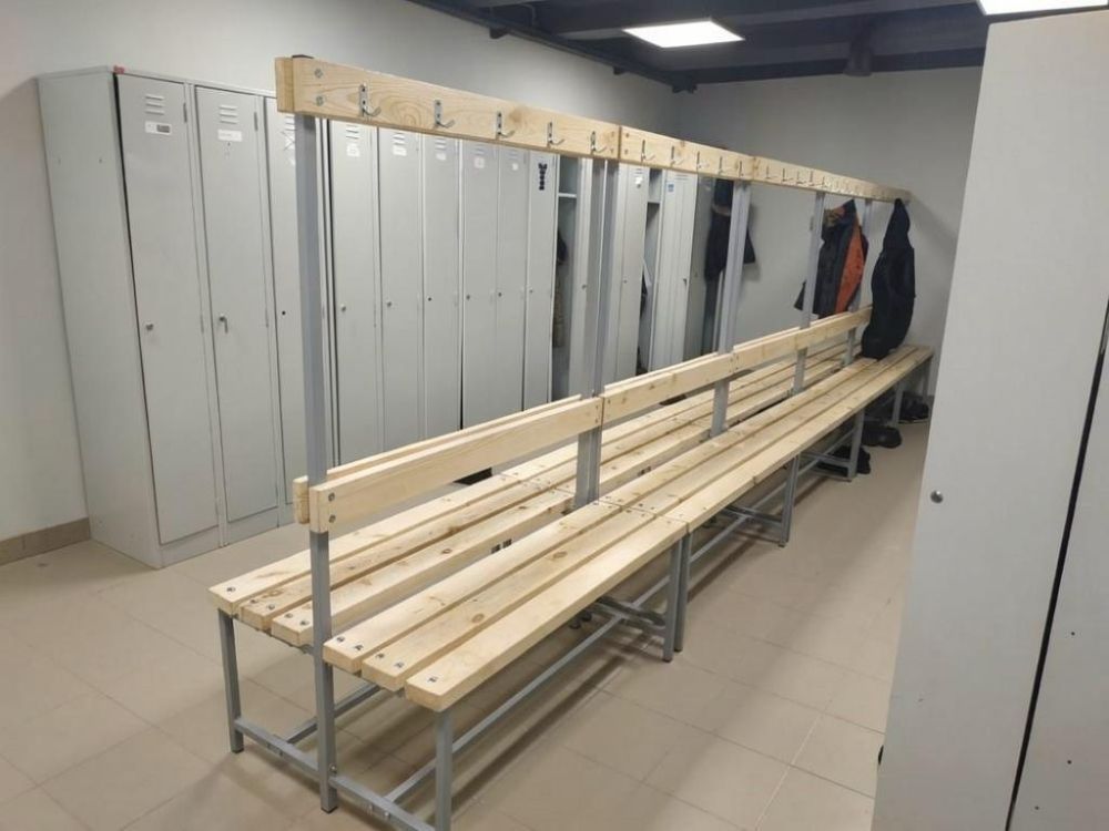 Скамейка с вешалкой для раздевалок двухсторонняя, 120 см цельная Pioner A17189