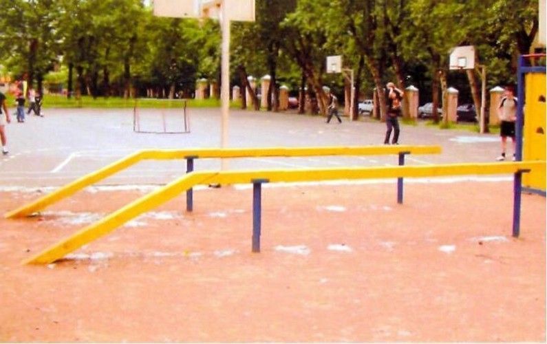 Бревно гимнастическое на металл. ножках 12х12 см  Pioner A15771