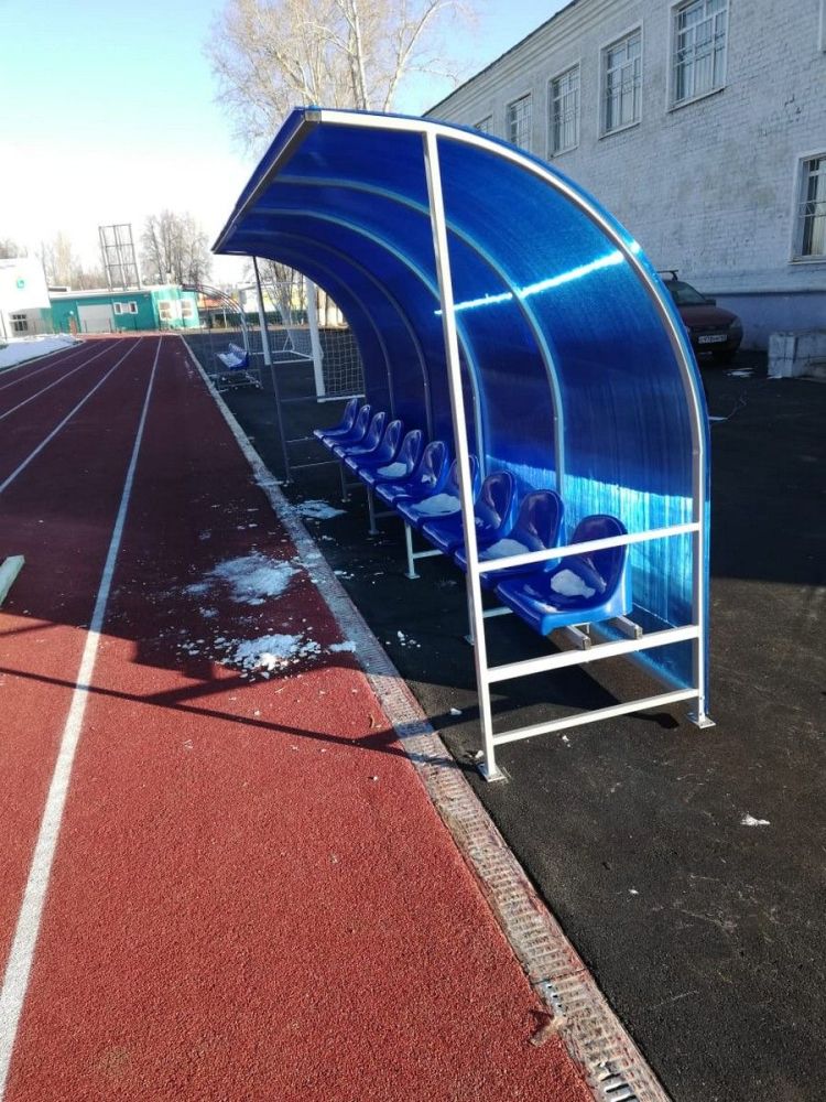 Скамейка для запасных игроков на 10 мест, с козырьком  Pioner A15277