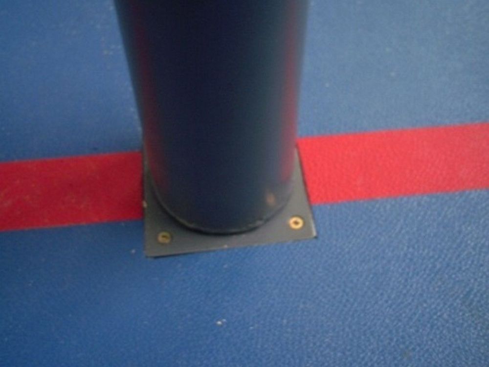 Стойки волейбольные универсальные на растяжках с механическим натяжениям сетки (пара)  Pioner A12421