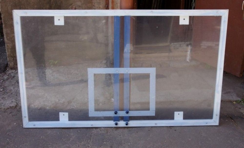 Щит баскетбольный игровой цельный из оргстекла 8 мм, 1800х1050 мм. на металлической раме  Pioner A10093