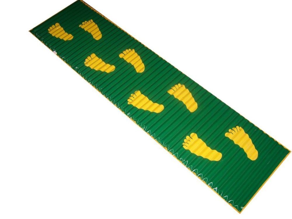 Коврик массажный со следочками 40х90 см, рифленая поверхность  Pioner A11220