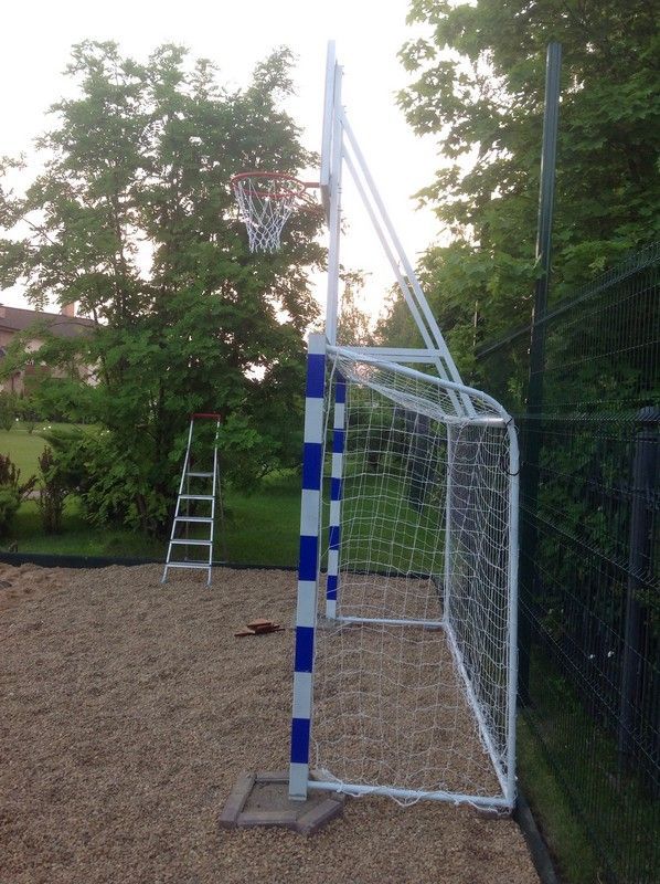 Ворота с баскетбольным щитом из оргстекла с удлиненными штангами и стаканами  Pioner A13845