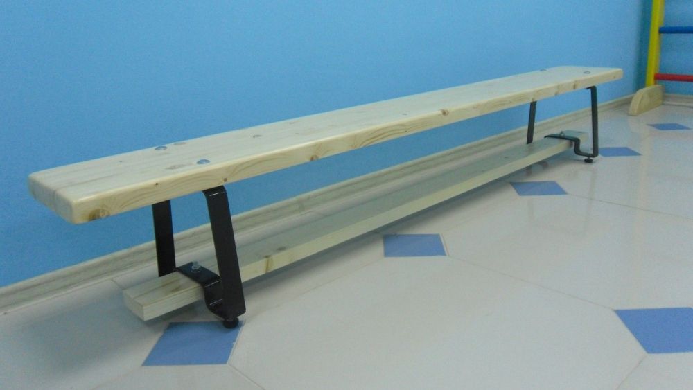 Скамейка гимнастическая 2,5 м (мет.ножки), покрытие мебельный лак  Pioner A15229