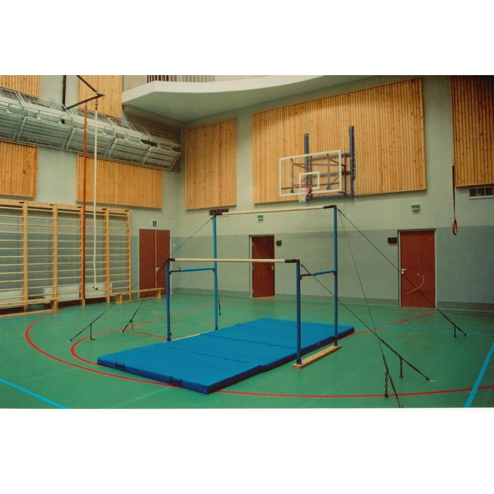 Брусья гимнастические женские с деревянными жердями